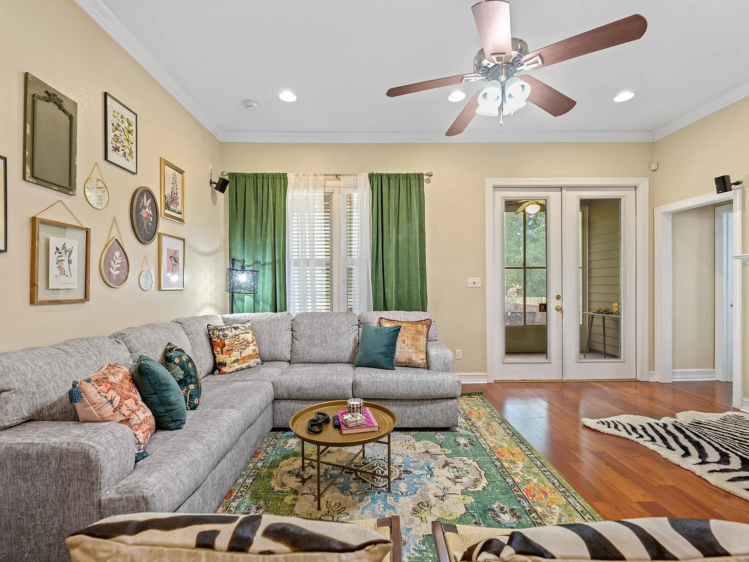 4 bed, 2.5 bath, 2383 sqft, $3,250 — Photo 4