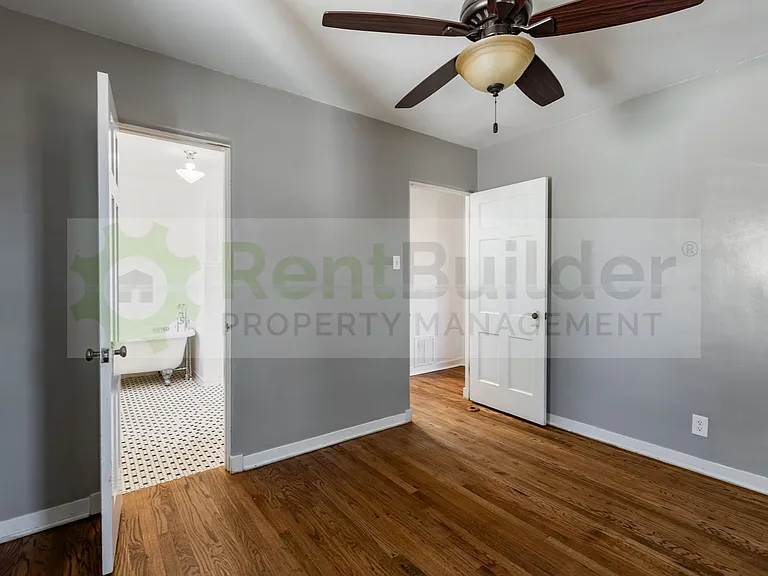411 Wellesley Dr SE #A — Photo 9