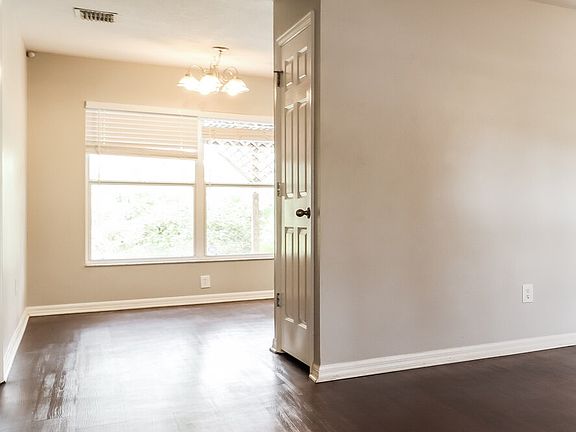 5th image of 2415 Sagemont Dr