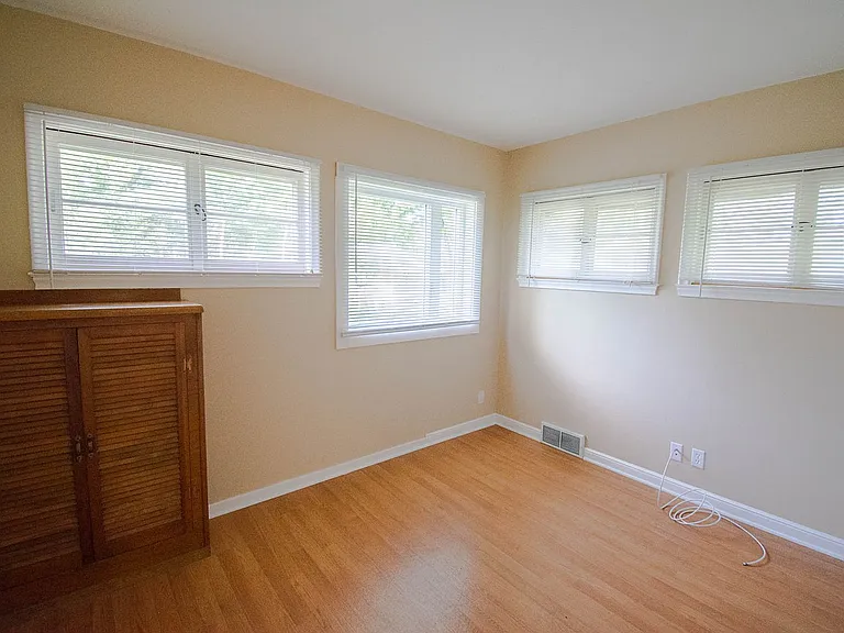 413 14th Ave SE — Photo 6