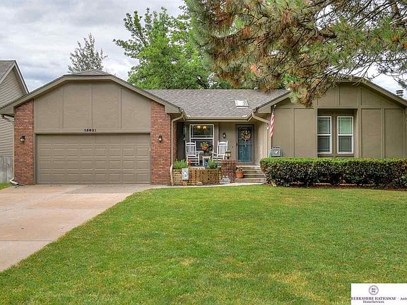 2nd image of 15621 Westchester Cir