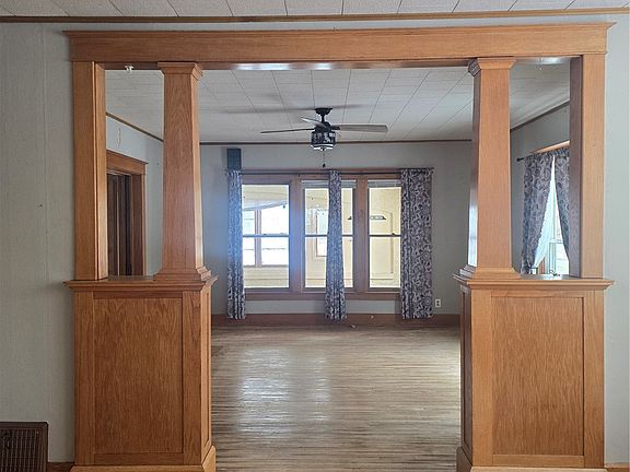 5th image of 520 Mill St