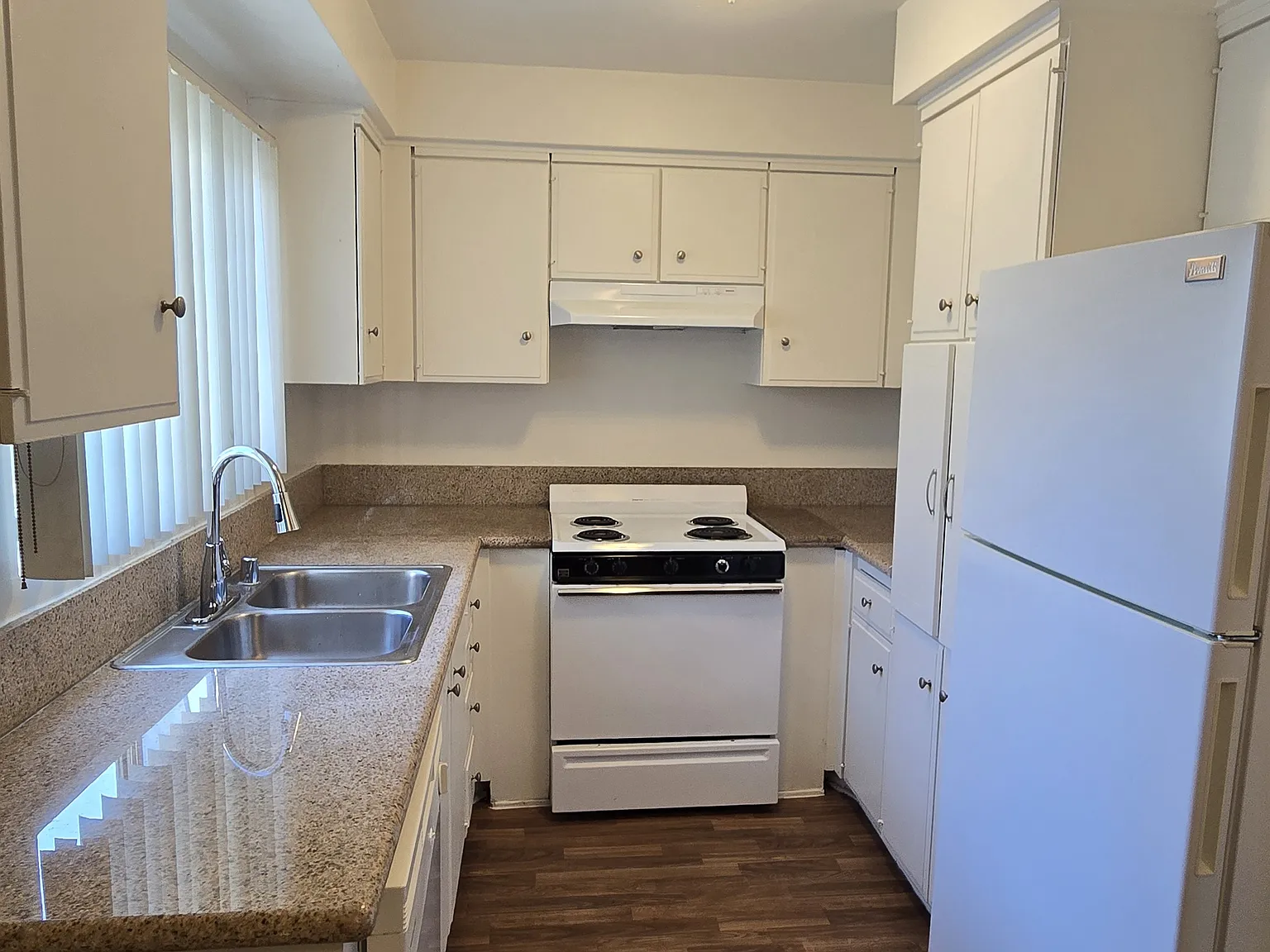 2 bed, 1100 sqft, $2,395 — Photo 4