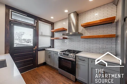 2624 W Devon Ave #301 Photo 1