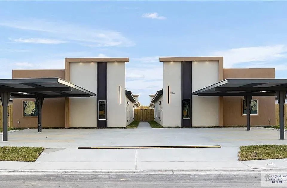2608 W Bliss