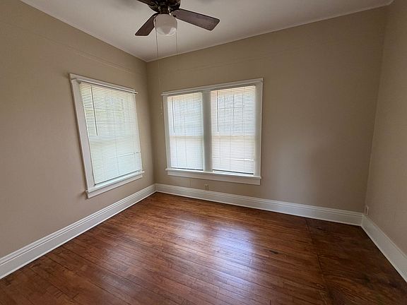 4th image of 450 1st St