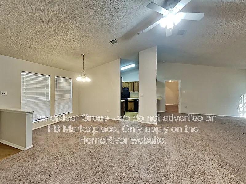 3 bed, 2.0 bath, 1373 sqft, $1,695 — Photo 2