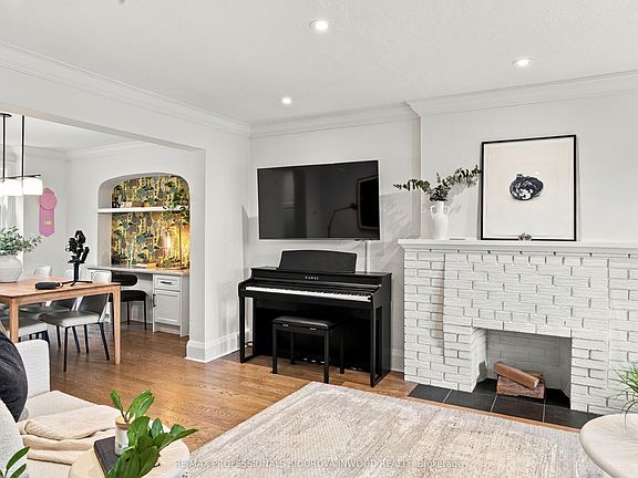 5th image of 26 Larkin Ave