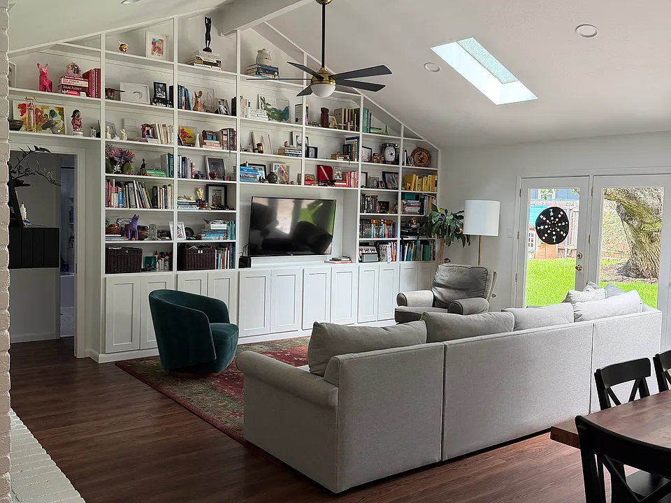 11107 Alhambra Dr