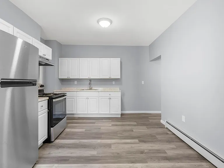 75 Fairview St — Photo 4