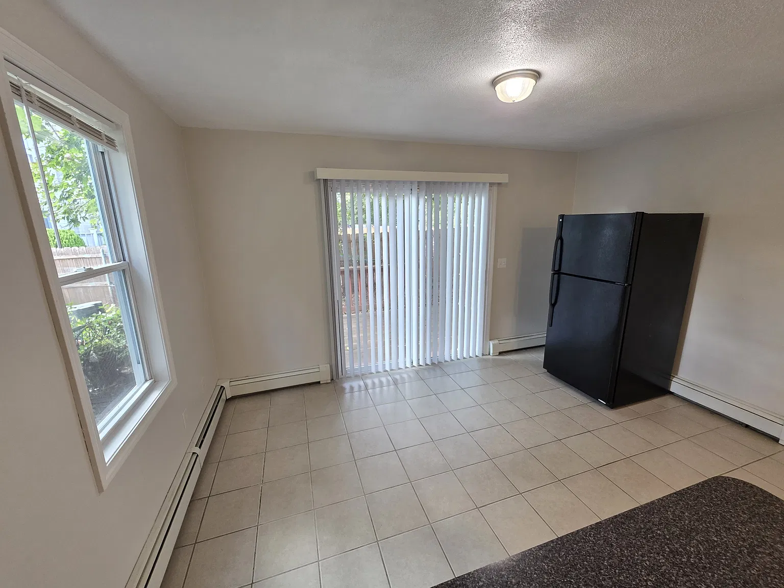  37 Bancroft St 2-Floors 2b/1.5b Updated Spacious Deck! Laundry Petsok — Photo 3