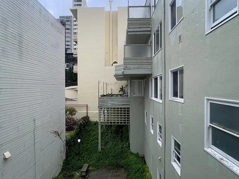 1003 Lombard St — Photo 13