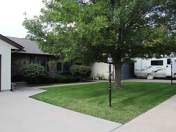 3rd image of 126 E Park View Dr #14