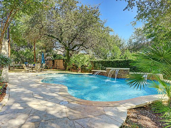 4th image of 202 Indianwood Dr
