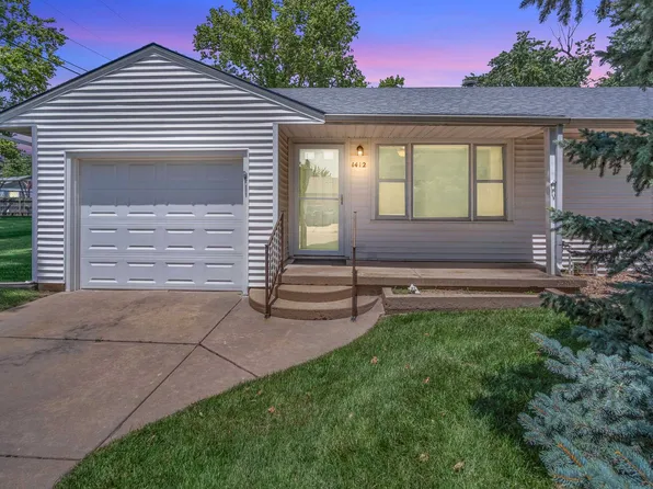 1412 W 8th St, Newton, KS 67114