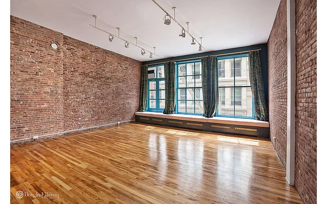 Rented by Douglas Elliman | media 23