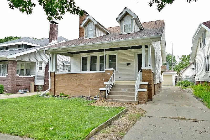 801 W Eleanor Pl photo 1