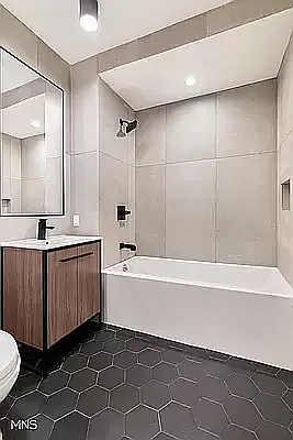 583 Lorimer St #3R — Photo 11