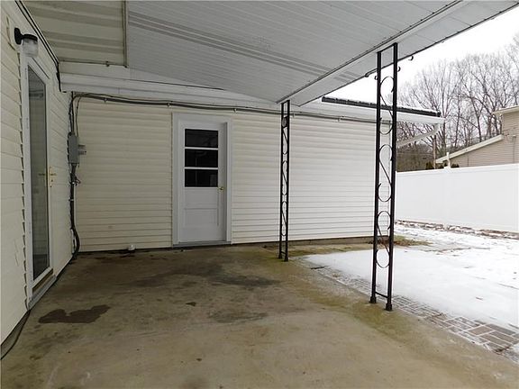 Covered rear patio