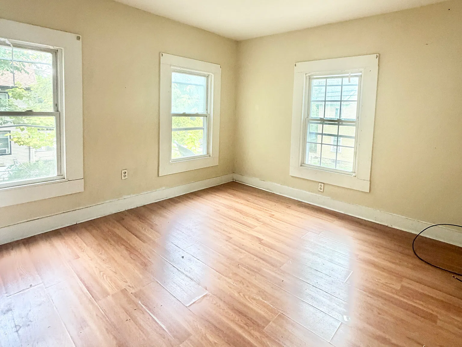 3 bed, 1350 sqft, $2,300 — Photo 3