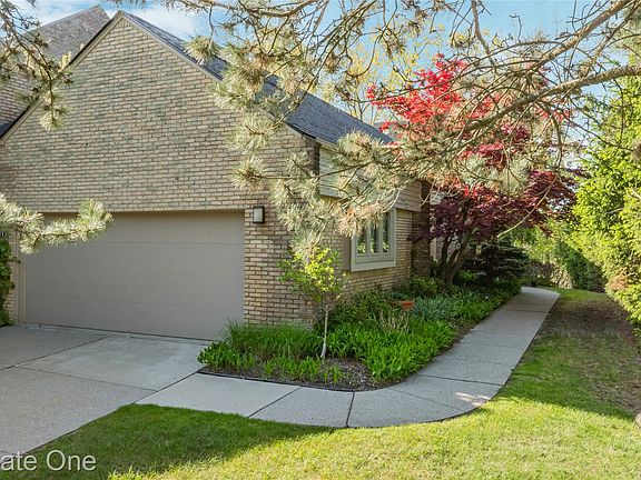 4th image of 5000 Mirror Lake Ct #19