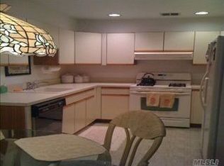 149 Timber Ridge Dr, Holbrook, NY 11741