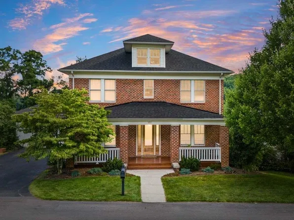 1217 Village Way S, Blacksburg, VA 24060