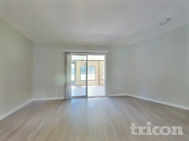 6676 Southern Oaks Dr — Photo 3