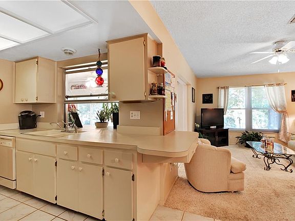 4th image of 1728 Macdonnell Dr