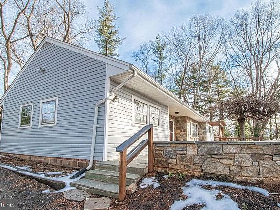 2nd image of 319 Peakova Ln