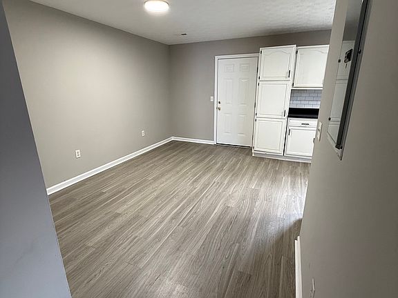 4th image of 137 Woods Trl #1