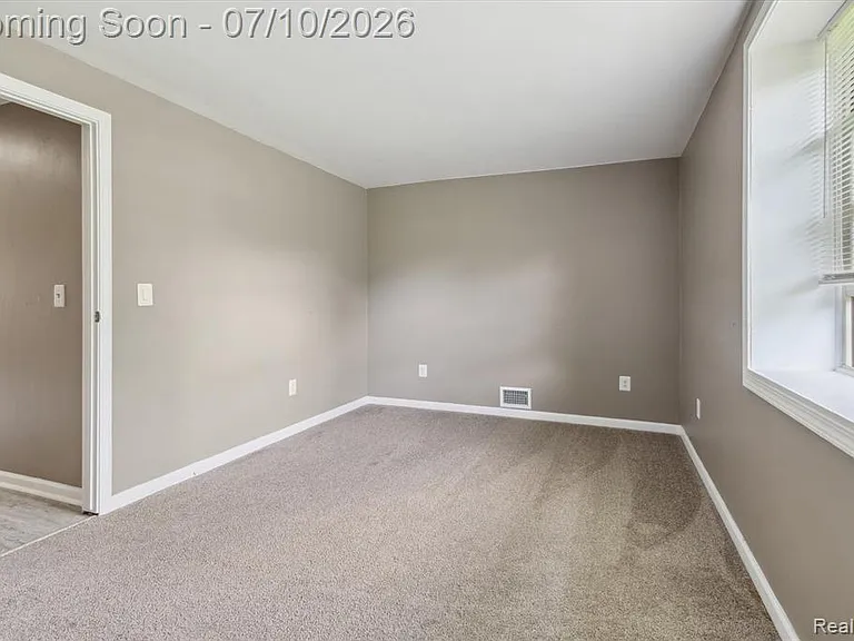 500 Trombley Dr — Photo 16