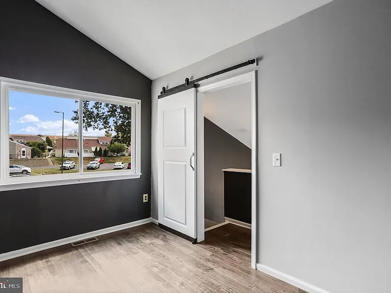 1523 Kensington Dr — Photo 22