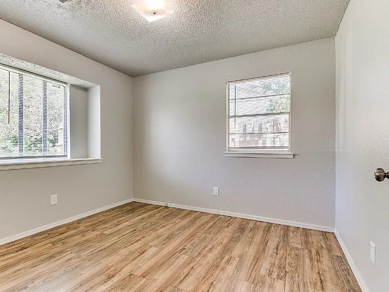 8814 NE 13th St — Photo 26
