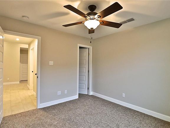 4th image of 3025 Oakley