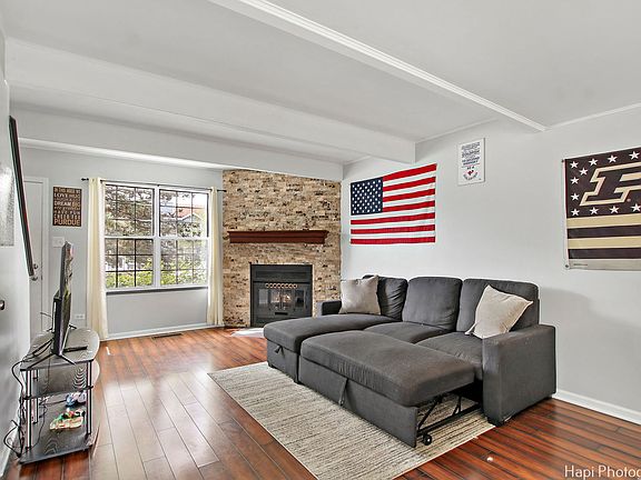 3rd image of 432 Meadow Hill Ln