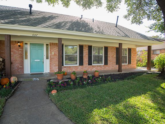Long, extended porch!