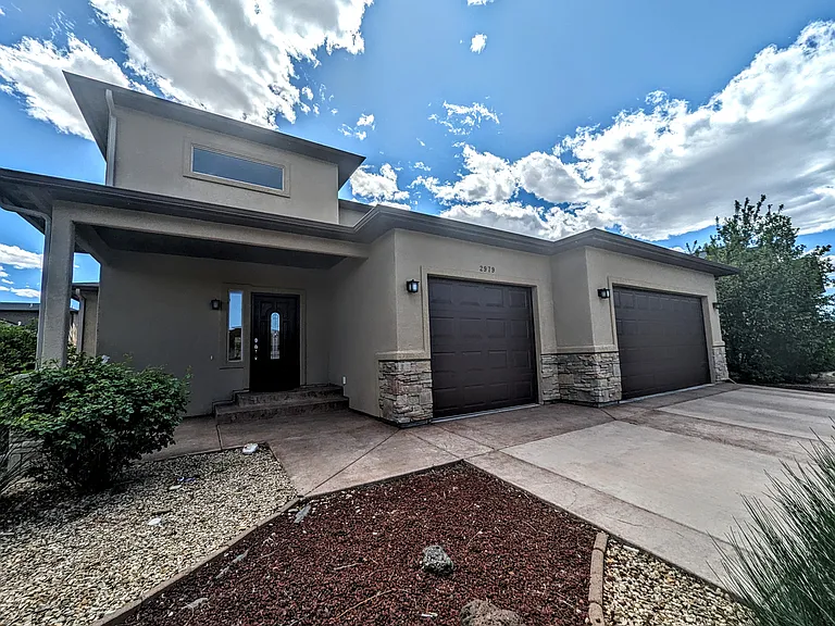 2979 Fairway View Dr — Photo 2