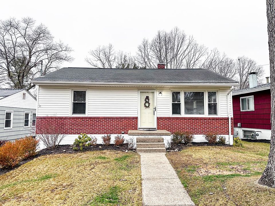 1st image of 208 Parkwood Dr