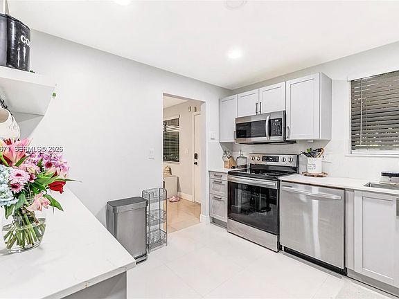 5th image of 601 Ives Dairy Rd