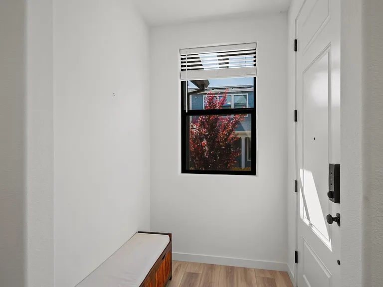 1586 Waterside Ln — Photo 6