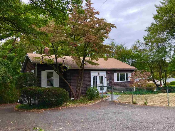 266 Grand Ave, Leonia, NJ 07605