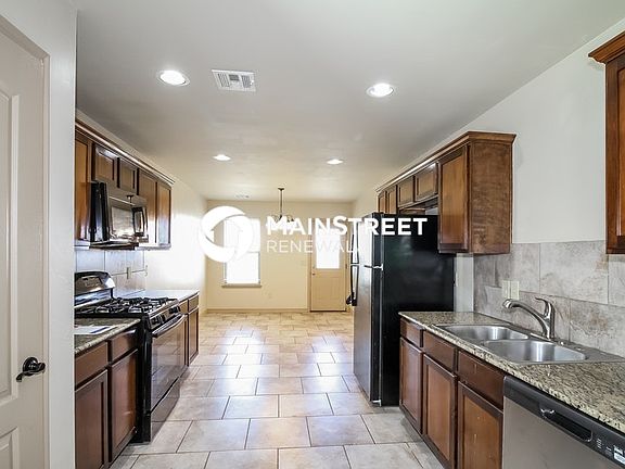 2nd image of 417 Pearl St