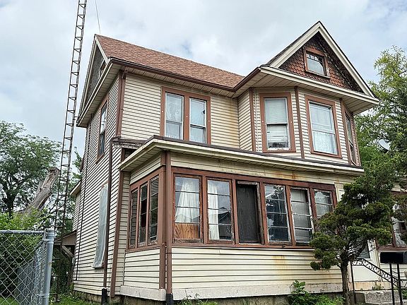 3rd image of 312 Lincoln St