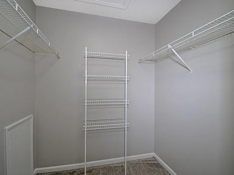 Pendleton Park Apartments — Photo 43