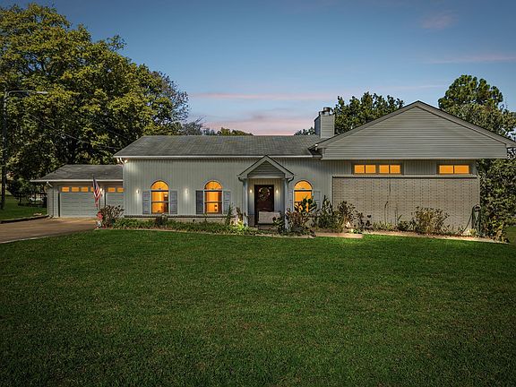 4th image of 1010 Chadwell Dr