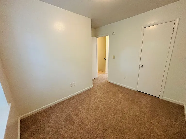 103 Huntington Ln — Photo 18