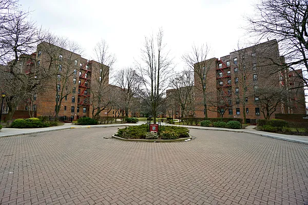 Sold by Anna Pinto Realty | media 9