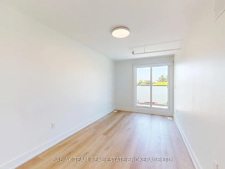 656 Annette St #302 — Photo 14