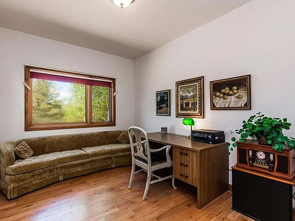 4th image of 7 Deer Run Ln